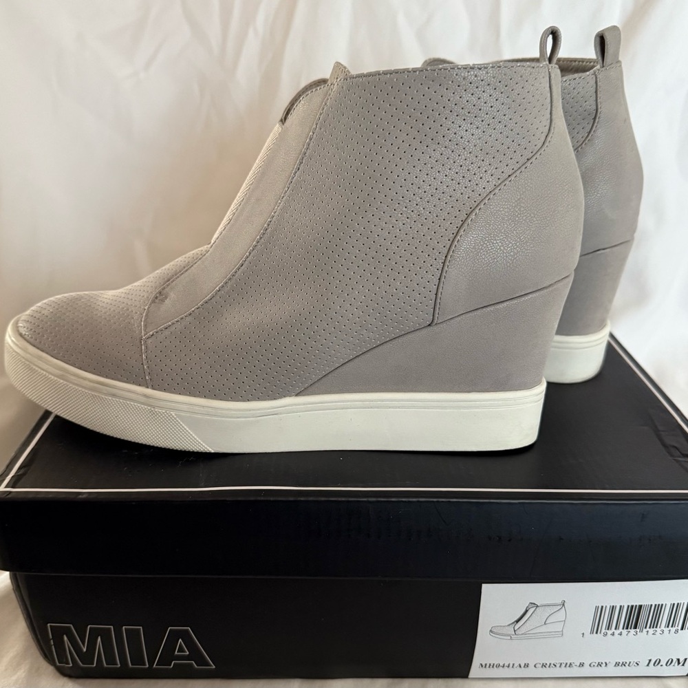 MIA Gray Wedge Shoes